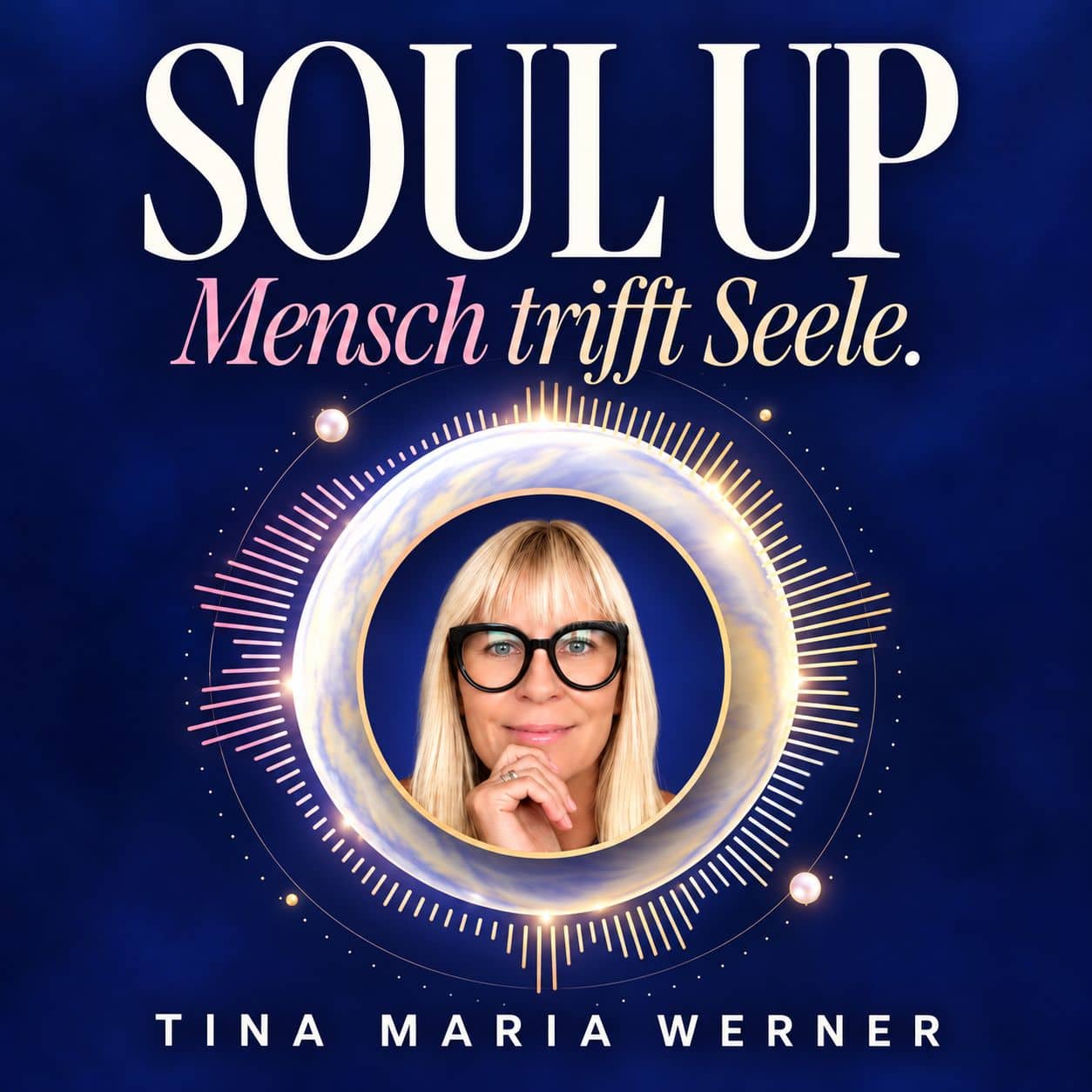 Cover des Podcasts SOUL UP – Mensch trifft Seele: Tina Maria Werner im Perlenring auf Königsblau